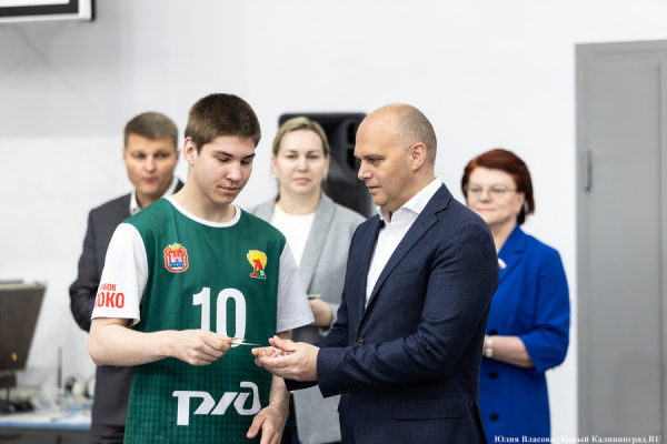 Гибель реки, навоз и глэмпинги: как губернатор съездил в Правдинск (фото) Гибель реки, навоз и глэмпинги: как губернатор съездил в Правдинск (фото)
