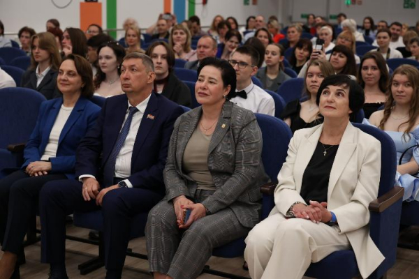 В добрый путь, выпускники! В добрый путь, выпускники!