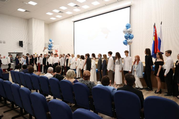 В добрый путь, выпускники! В добрый путь, выпускники!