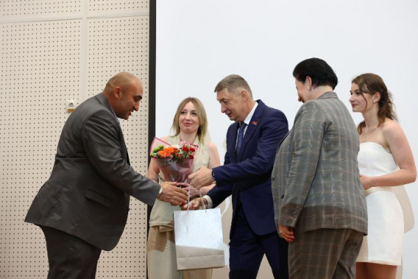 В добрый путь, выпускники! В добрый путь, выпускники!