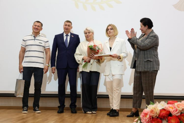 В добрый путь, выпускники! В добрый путь, выпускники!