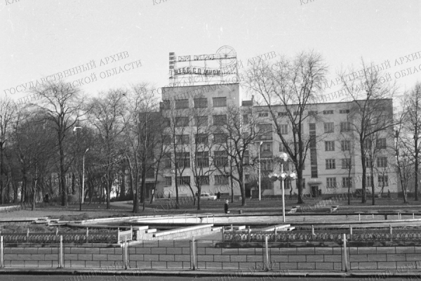 Бездомные летчики и пираты XX века: о чем писали газеты 35 лет назад