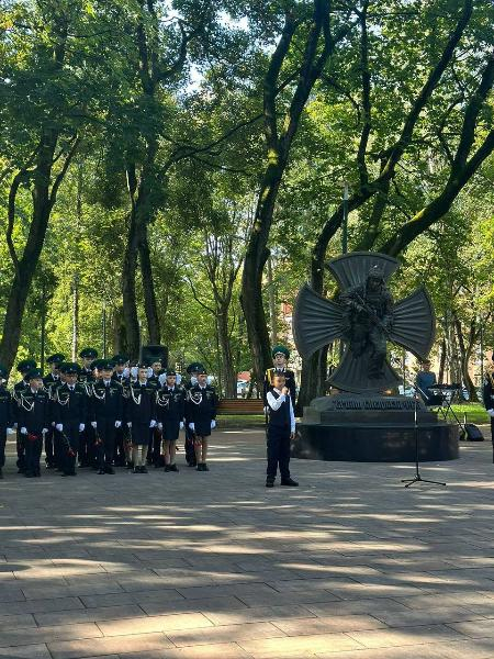 Калининградские кадеты и юнармейцы приняли участие в памятном мероприятии, посвященном Дню солидарности в борьбе с терроризмом Калининградские кадеты и юнармейцы приняли участие в памятном мероприятии, посвященном Дню солидарности в борьбе с терроризмом