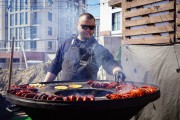 
						&laquo;Креветки по-испански и фиш-доги с мидиями&raquo;: как в Зеленоградске проходит гастрономический &laquo;Фиштиваль&raquo; (фото)											