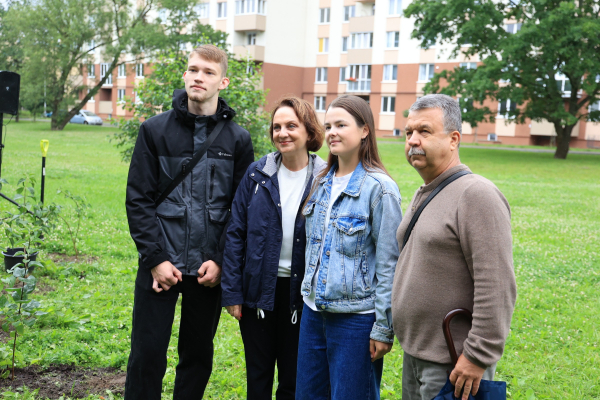 АЛЛЕЯ ВЫПУСКНИКОВ-МЕДАЛИСТОВ 2024 ГОДА АЛЛЕЯ ВЫПУСКНИКОВ-МЕДАЛИСТОВ 2024 ГОДА