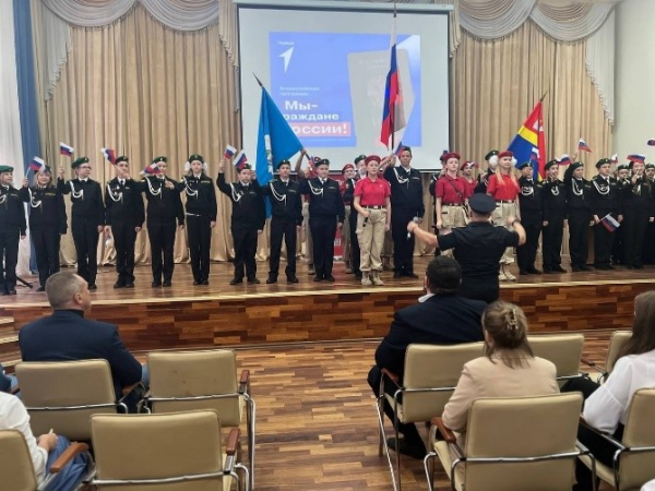 Торжественное вручение паспортов Российской Федерации в школе № 38 Торжественное вручение паспортов Российской Федерации в школе № 38