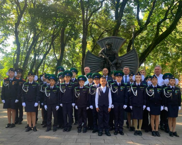 Калининградские кадеты и юнармейцы приняли участие в памятном мероприятии, посвященном Дню солидарности в борьбе с терроризмом Калининградские кадеты и юнармейцы приняли участие в памятном мероприятии, посвященном Дню солидарности в борьбе с терроризмом