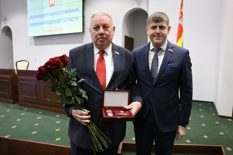 &laquo;Старейших депутатов&raquo; наградили за развитие парламентаризма
