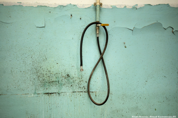 Красивый фасад, плесень и суды: как живут погорельцы с ул. Артиллерийской (фото)