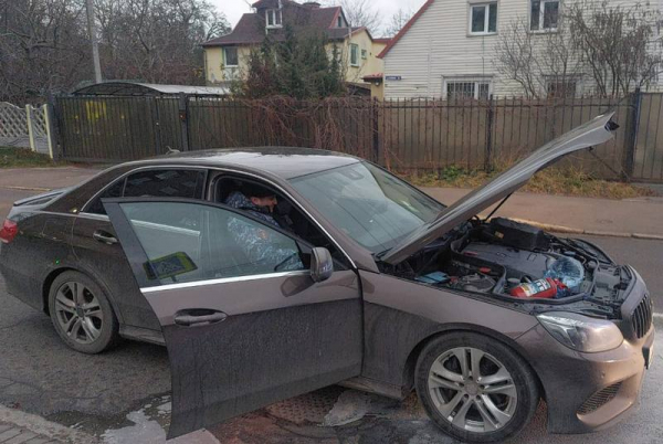 В Калининграде росгвардейцы помогли владельцу «Мерседеса» победить пламя В Калининграде росгвардейцы помогли владельцу «Мерседеса» победить пламя