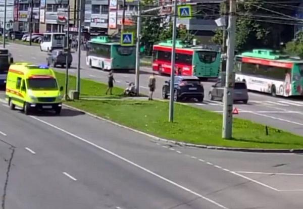 В Калининграде внедорожник сбил 8-летнего велосипедиста В Калининграде внедорожник сбил 8-летнего велосипедиста