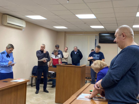 Экс-полицейским оставили реальные сроки за «пропавшие» сигареты на более 85 млн руб. Экс-полицейским оставили реальные сроки за «пропавшие» сигареты на более 85 млн руб.